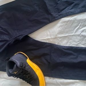 Black Levis Men Size 34W 32L.